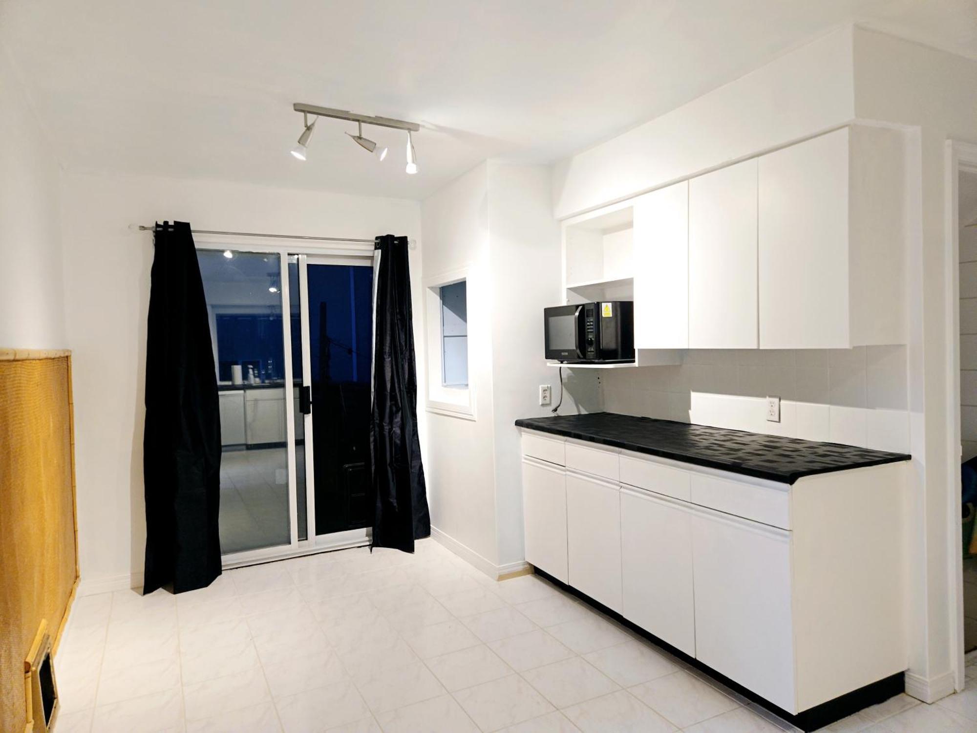 Charming Room With Attached Private Bath In The Heart Of Vancouver! Private Parking, Self Check-In & Just 4 Mins To Metrotown! Екстер'єр фото