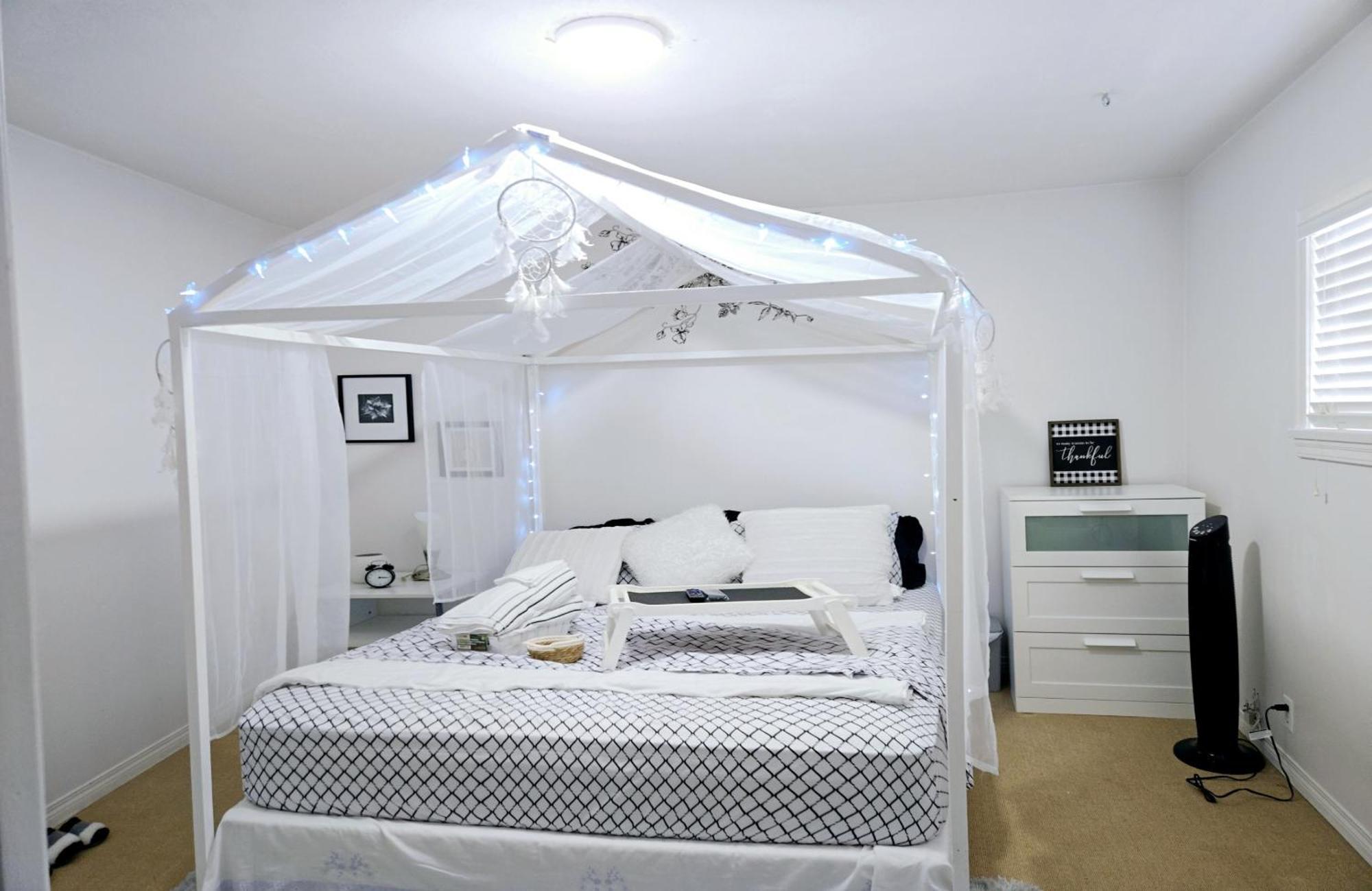 Charming Room With Attached Private Bath In The Heart Of Vancouver! Private Parking, Self Check-In & Just 4 Mins To Metrotown! Екстер'єр фото